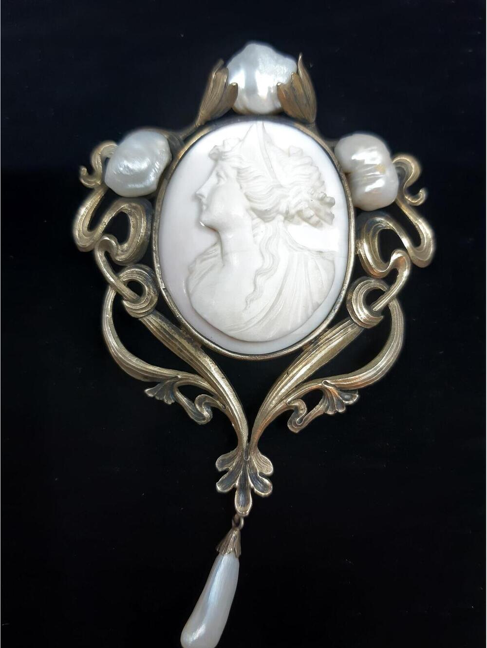 Antique Art Nouveau Hand-Carved Shell Cameo Brooch